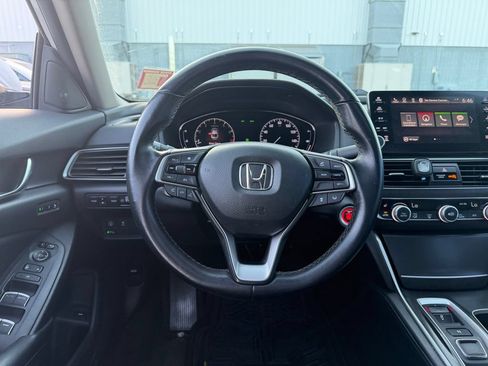 Used 2018 Honda Accord Touring image 8