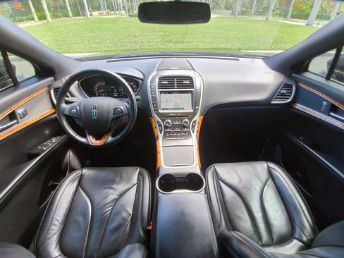 Used 2018 Lincoln MKX Reserve FWD image 24