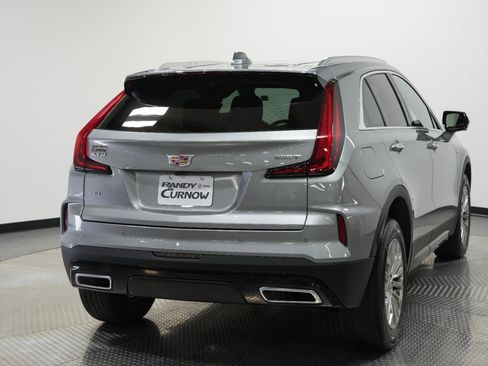 Used 2025 Cadillac XT4 Premium Luxury image 8
