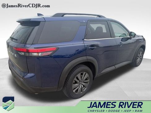 Used 2025 Nissan Pathfinder SV FWD image 6