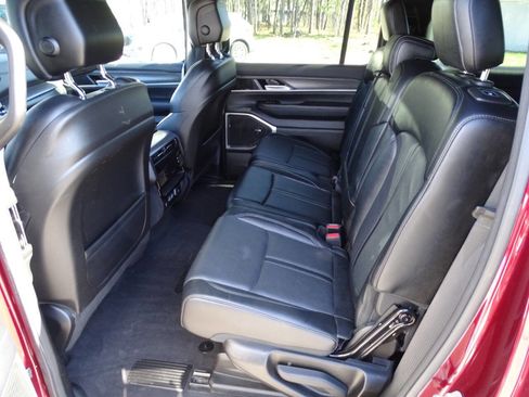 Used 2024 Jeep Wagoneer L 4WD Series II w/ Flexible Seating Group image 38