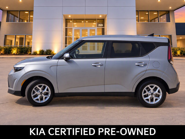 Certified 2025 Kia Soul LX w/ LX Technology Package FWD image 3