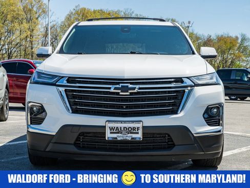Used 2023 Chevrolet Traverse LT w/ LT Premium Package AWD/4WD image 2