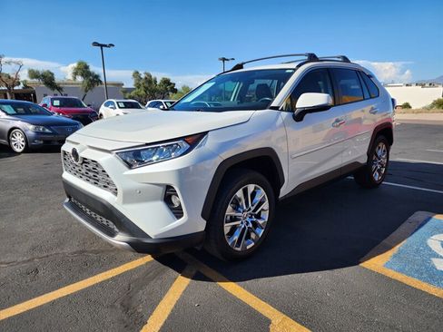 Used 2019 Toyota RAV4 Limited w/ Cold Weather Package FWD image 7