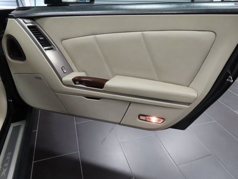 Used 2006 Cadillac XLR image 11