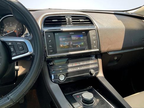 Used 2018 Jaguar F-PACE Prestige AWD/4WD image 6
