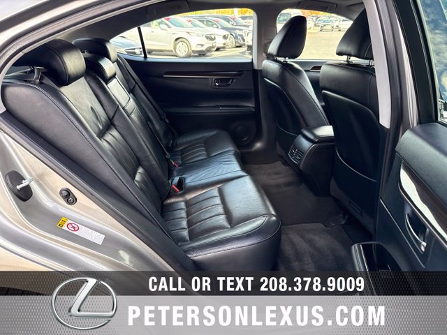 Used 2016 Lexus ES 300h w/ Luxury Package w/Wood Trim FWD image 19