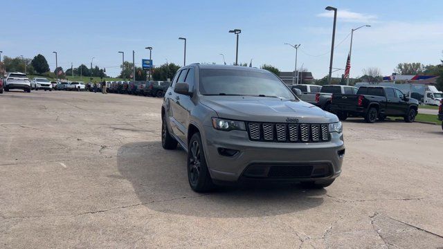 Used 2020 Jeep Grand Cherokee Altitude AWD/4WD image 3