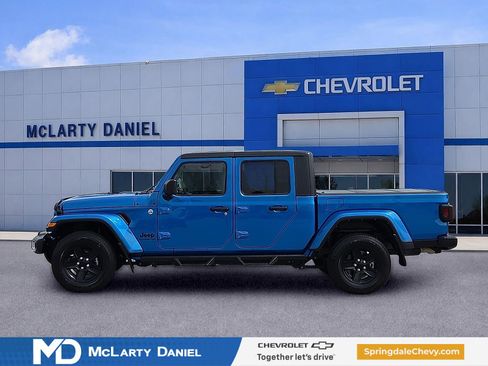 Used 2021 Jeep Gladiator Sport AWD/4WD image 3