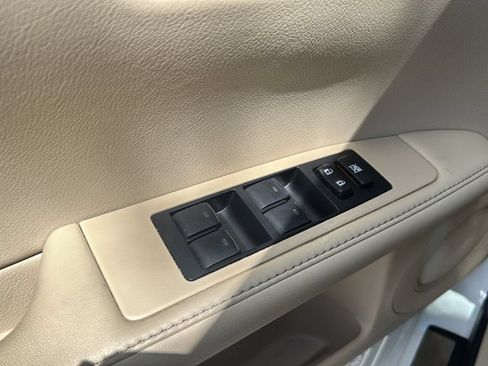 Used 2015 Lexus ES 350 w/ Luxury Package FWD image 29