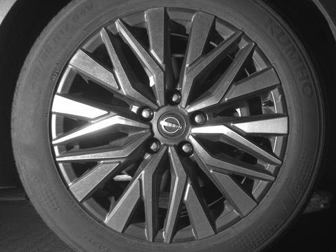 Used 2025 Nissan Altima 2.5 SV FWD image 13