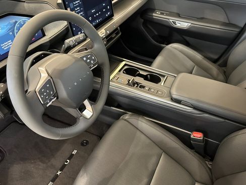 New 2026 Lexus ES 500e AWD/4WD image 10