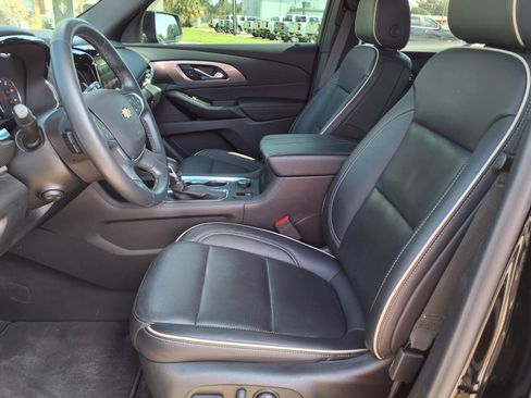 Used 2023 Chevrolet Traverse Premier FWD image 14