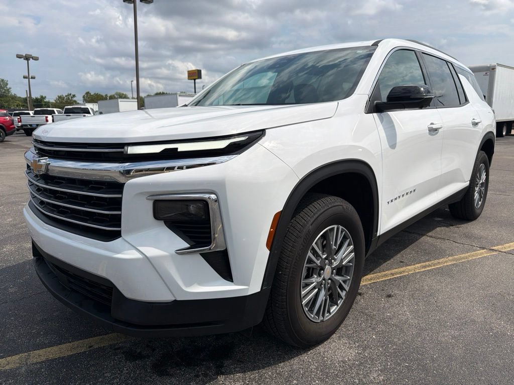 Used 2026 Chevrolet Traverse LT w/ Driver Confidence Package FWD image 8
