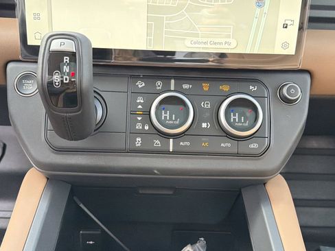 New 2026 Land Rover Defender 110 X-Dynamic SE image 27