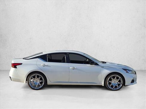 Used 2019 Nissan Altima 2.5 SR FWD image 4