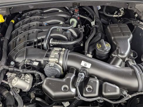 New 2025 Jeep Grand Cherokee Limited image 10