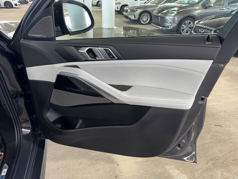 New 2026 BMW X6 xDrive40i w/ Climate Comfort Package image 8