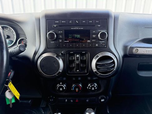 Used 2017 Jeep Wrangler Unlimited Sport AWD/4WD image 15