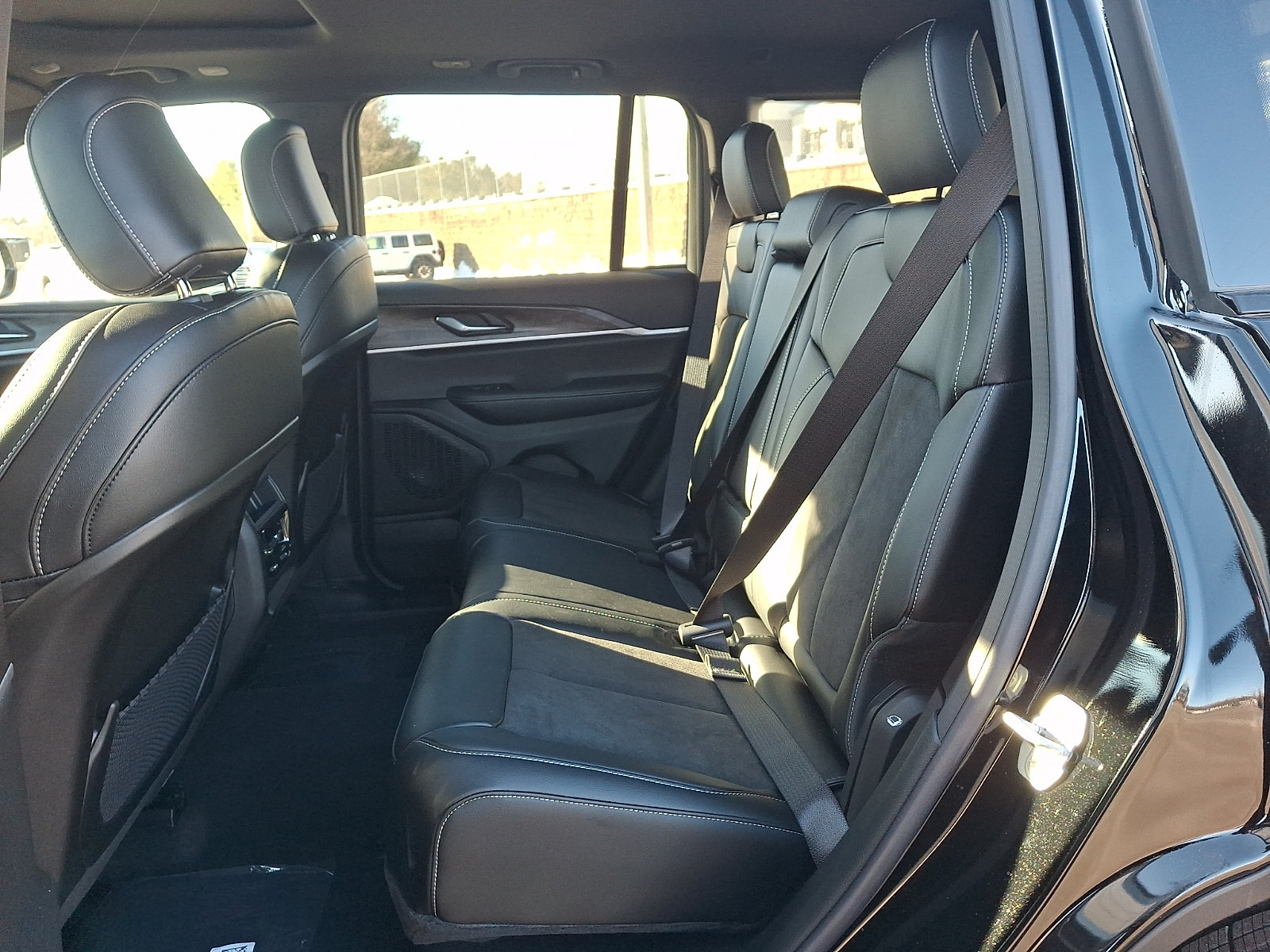 New 2026 Jeep Grand Cherokee Altitude AWD/4WD image 7
