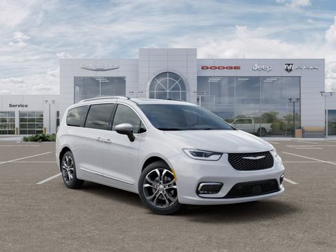New 2026 Chrysler Pacifica Pinnacle image 5
