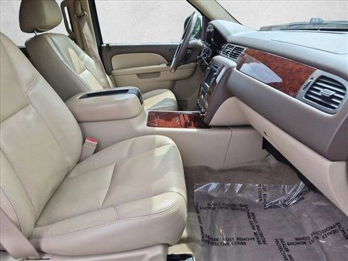 Used 2011 Chevrolet Suburban LTZ RWD image 23