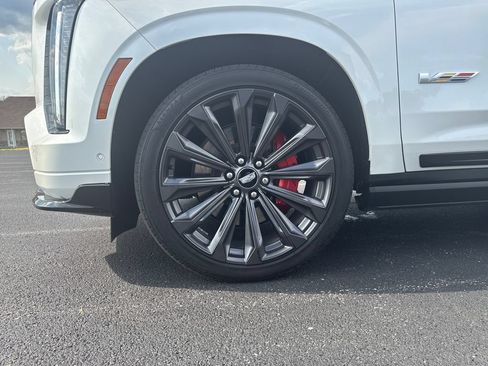 Used 2025 Cadillac Escalade V AWD/4WD image 10