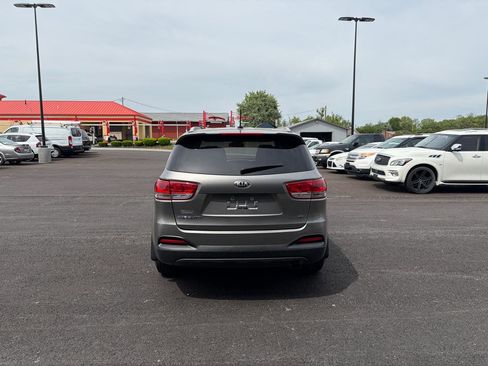 Used 2017 Kia Sorento AWD image 4