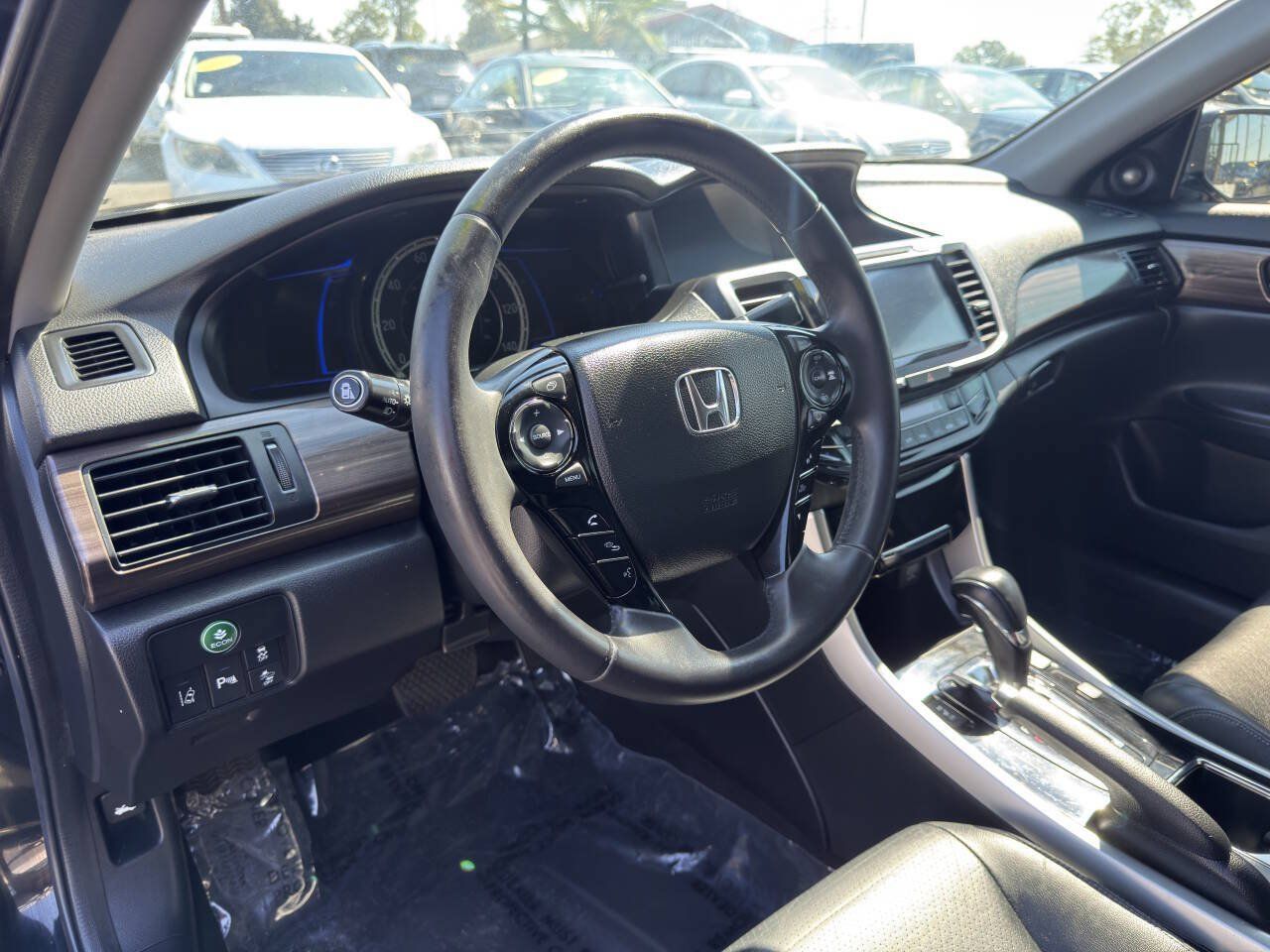 Used 2017 Honda Accord Touring image 17