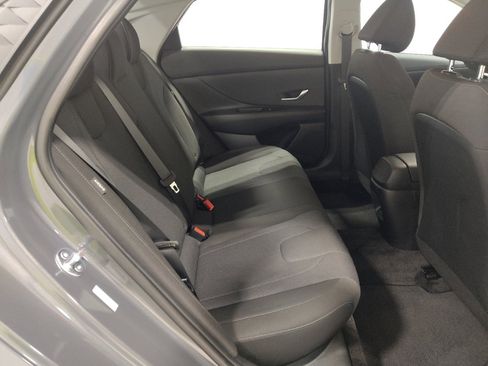 Used 2025 Hyundai Elantra SE FWD image 19