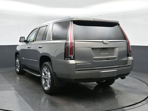 Used 2017 Cadillac Escalade Premium Luxury image 5
