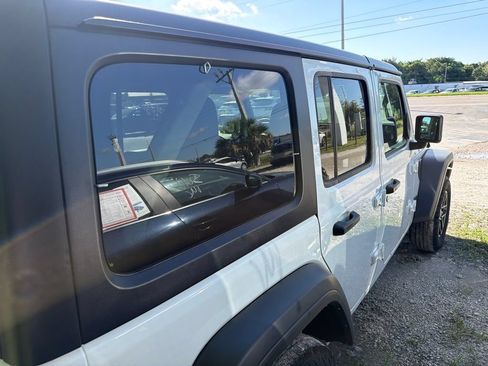 Used 2025 Jeep Wrangler Unlimited Sport AWD/4WD image 7