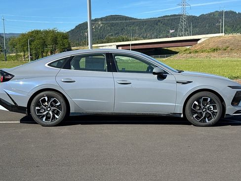 New 2025 Hyundai Sonata SEL image 2