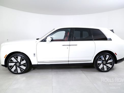 New 2026 Rolls-Royce Cullinan image 3