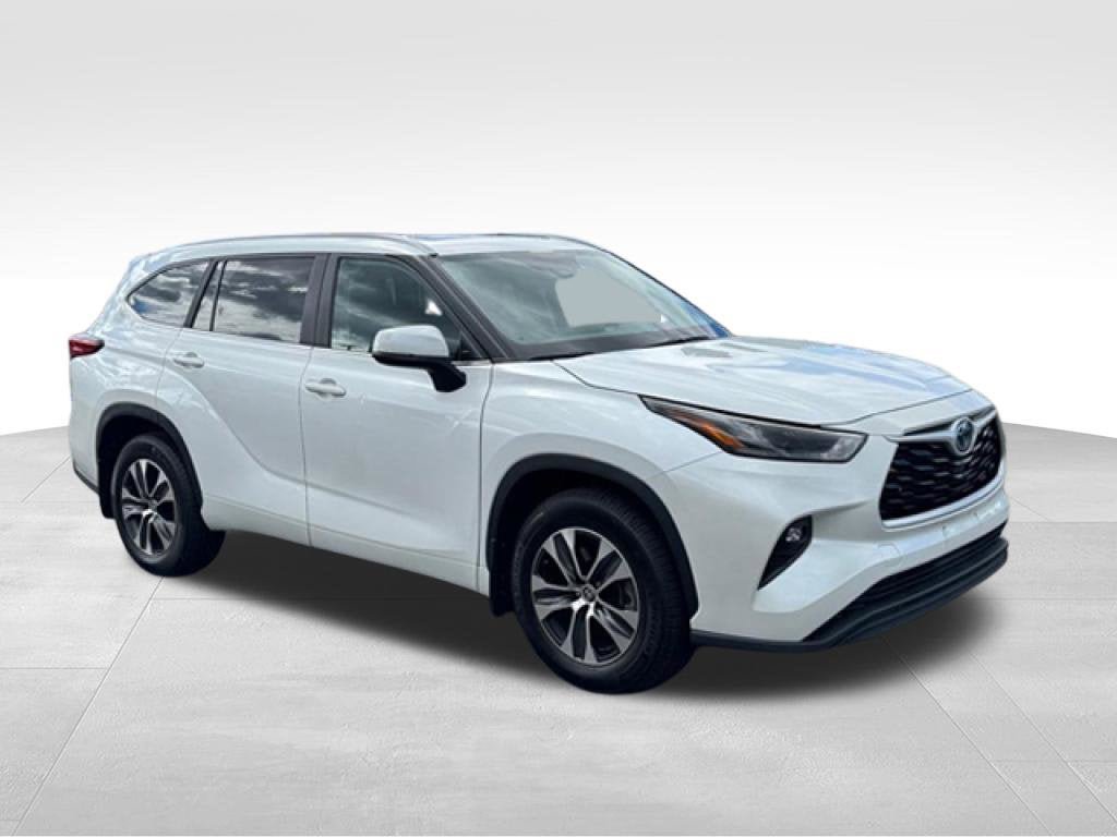 Used 2023 Toyota Highlander XLE FWD image 9