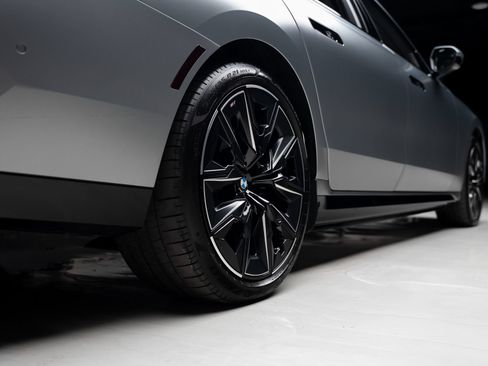 Used 2023 BMW i7 xDrive60 AWD/4WD image 77
