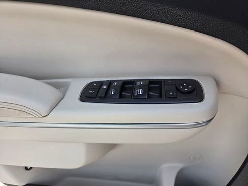 Used 2021 Chrysler 300 Touring L RWD image 21