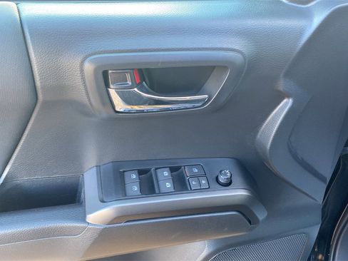 Used 2023 Toyota Tacoma TRD Sport image 21