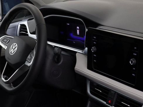 New 2025 Volkswagen Taos SE image 20