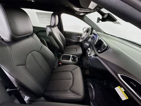New 2026 Chrysler Voyager LX image 22