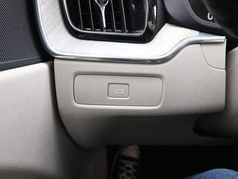 Used 2024 Volvo XC60 B5 Plus w/ Protection Package Premier image 28