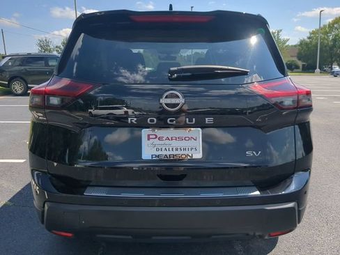 Used 2024 Nissan Rogue SV FWD image 5