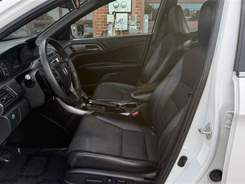 Used 2017 Honda Accord Sport image 26