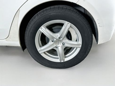 Used 2015 Toyota Yaris L FWD image 11