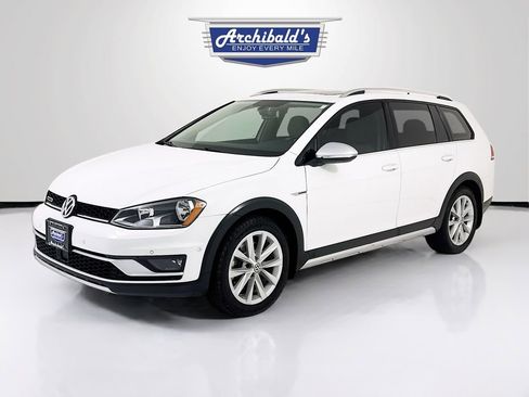 Used 2017 Volkswagen Golf Alltrack SE image 3