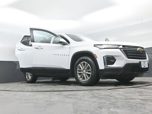 Used 2023 Chevrolet Traverse LT image 37