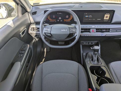 Used 2025 Kia K4 LXS image 15