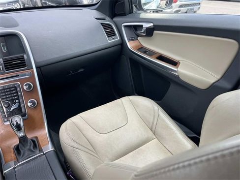 Used 2016 Volvo XC60 T6 Platinum image 16