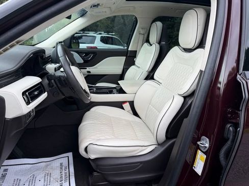 Used 2023 Lincoln Aviator Black Label AWD/4WD image 11