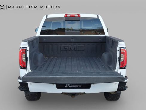 Used 2017 GMC Sierra 1500 SLT w/ All Terrain X Package image 10